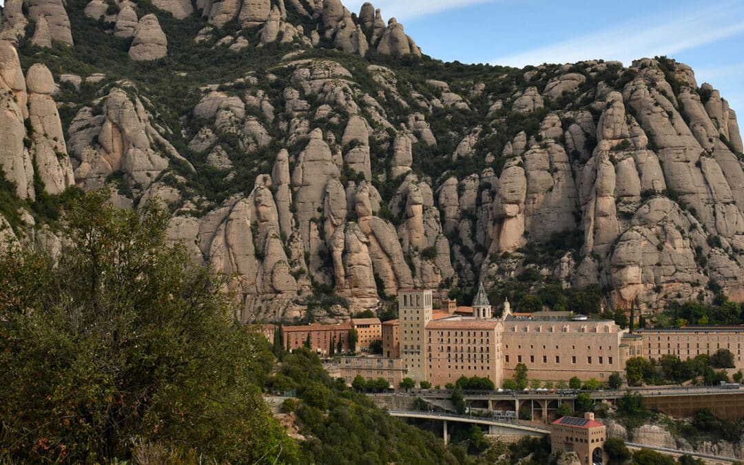 Le pic de Sant Jeroni en boucle depuis le monastère de Montserrat